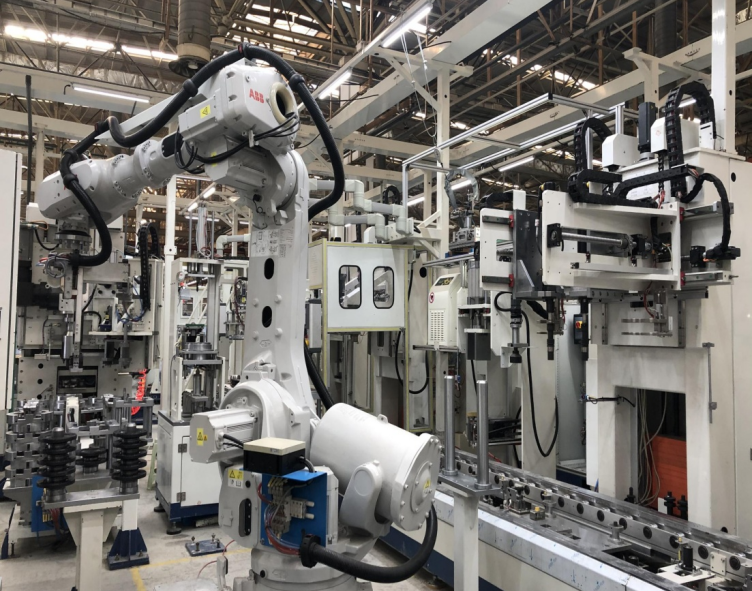 Automatic reducer assembly line for commercial owners